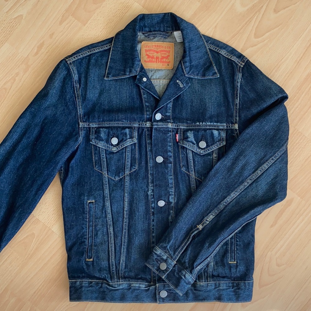 Levi’s Dark Wash Denim Trucker Jacket